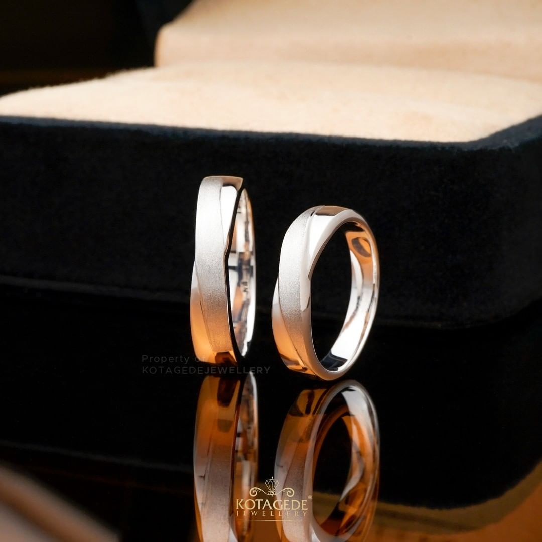 Cincin Kawin Tunangan Platidium Emas Putih Simple PTD0469WG