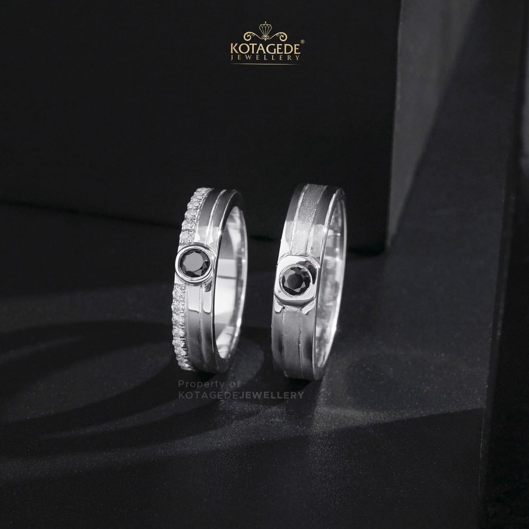 Cincin Kawin Tunangan Platidium Emas Putih Black Sapphire PTD0478WG
