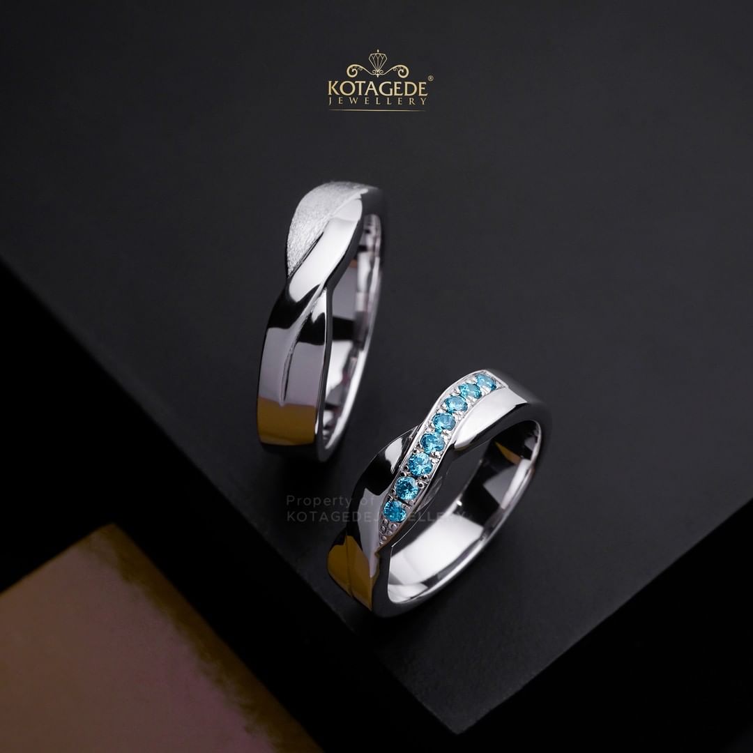 Cincin Kawin Tunangan Platidium Emas Putih Criss-Cross Wave Blue Topaz PTD0484WG