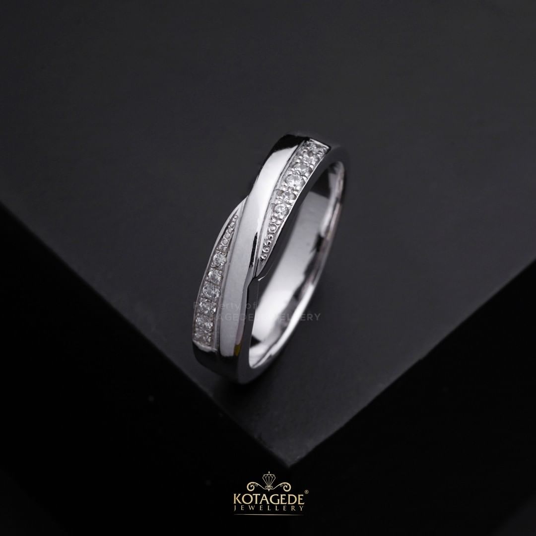 Cincin Kawin Tunangan Emas Putih Criss-Cross WG0511