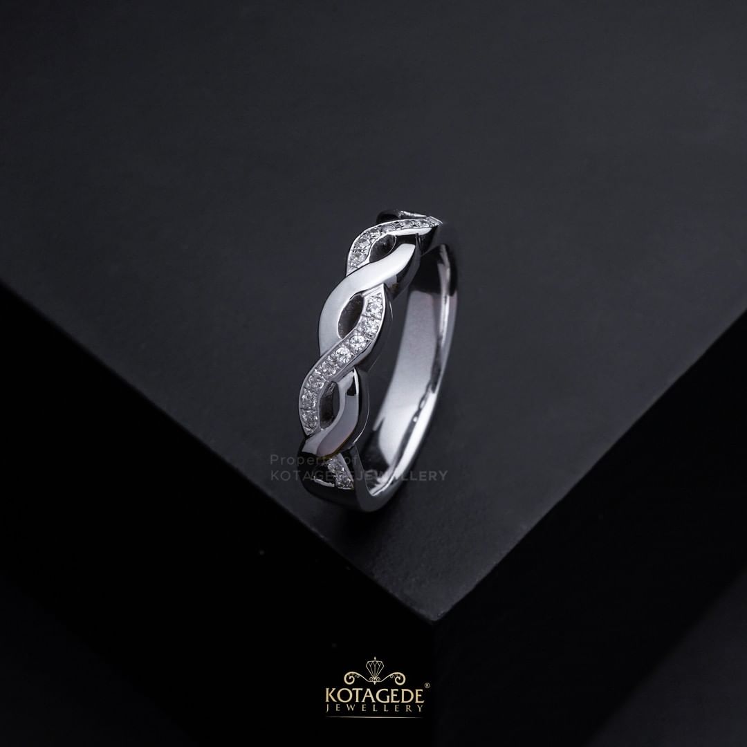 Cincin Kawin Tunangan Emas Putih Wavy Criss Cross WG0518