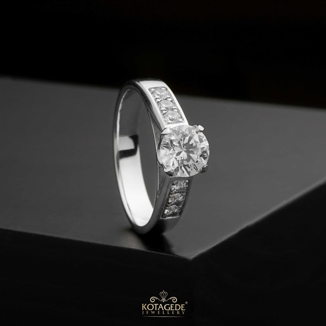 Cincin Kawin Tunangan Emas Putih Solitaire Half Eternity WG0524