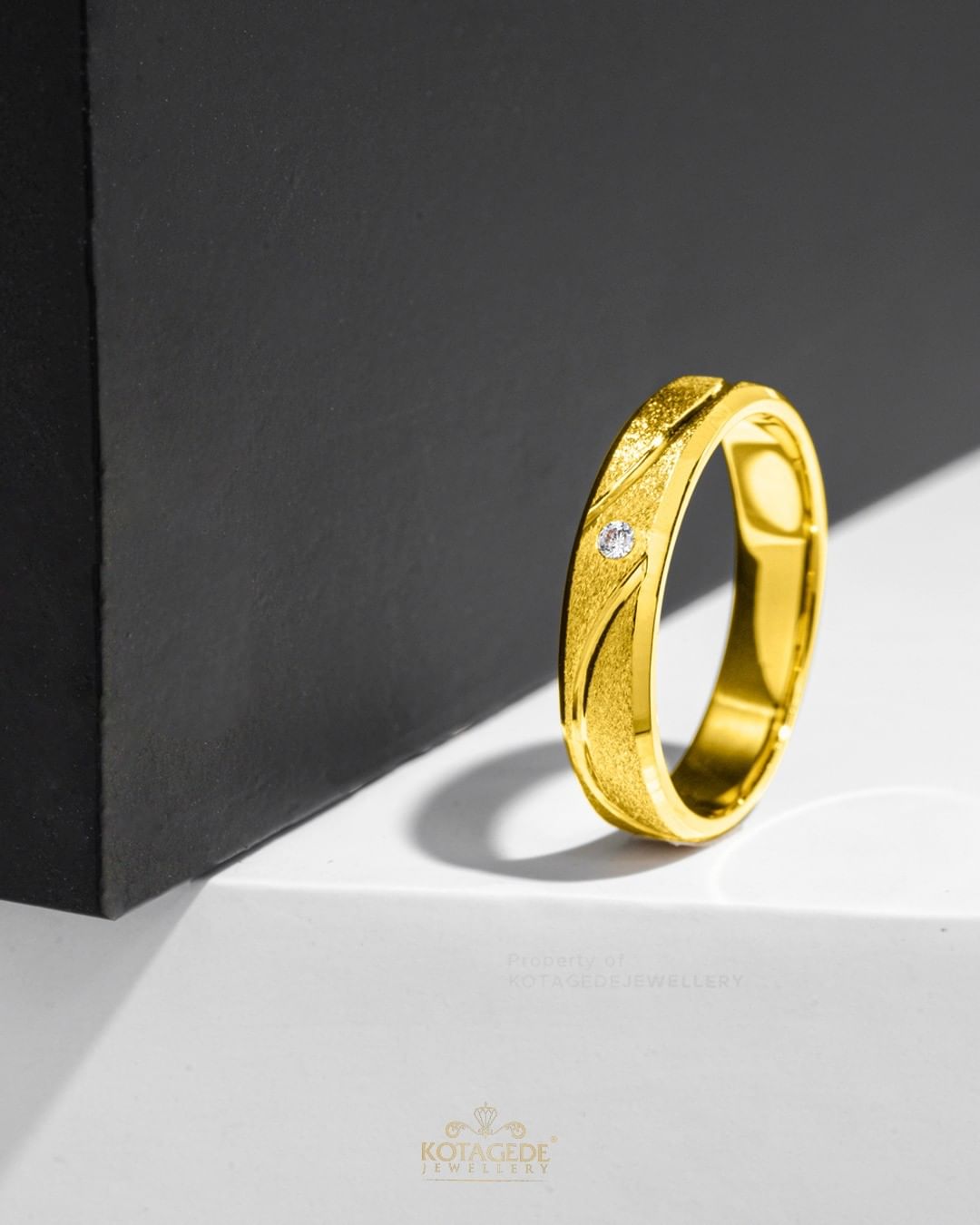 Cincin Kawin Tunangan Emas Kuning Solitaire Simpel YG0546