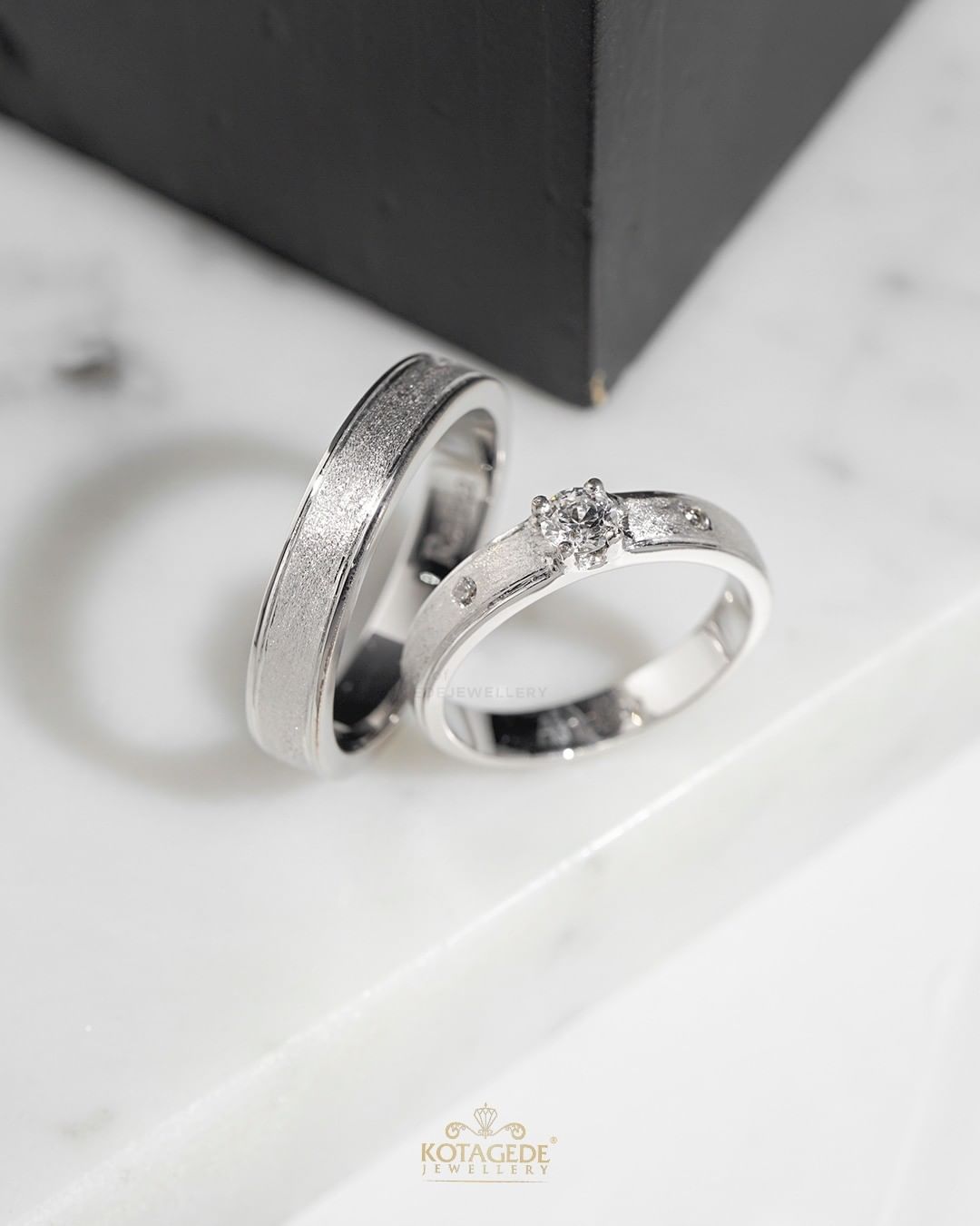 Cincin Kawin Tunangan Platidium Emas Putih Simple PTD0552WG