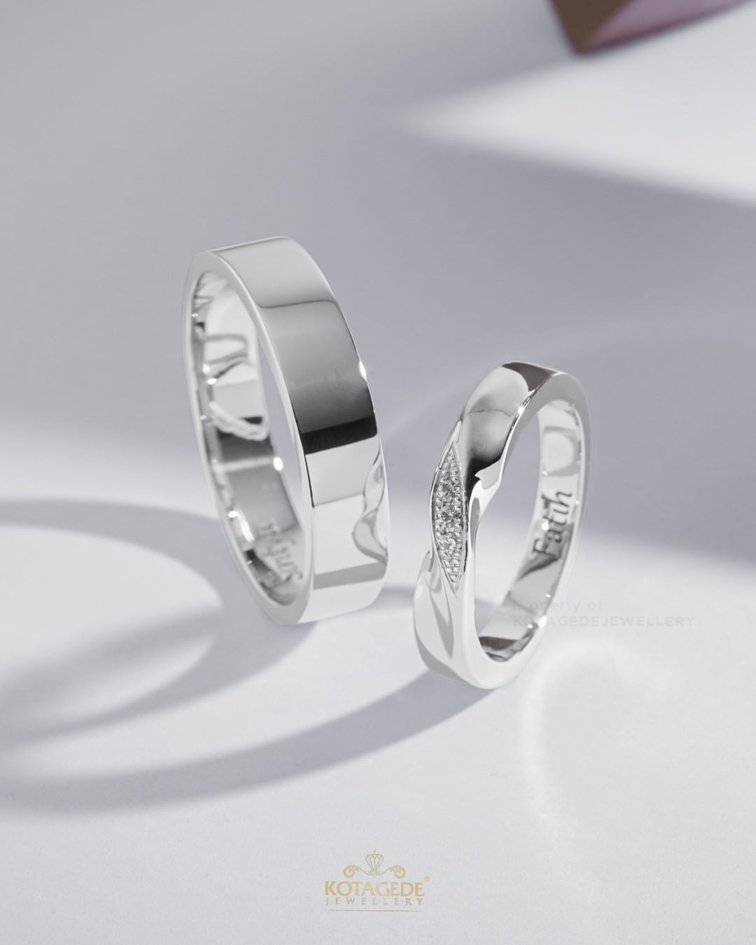 Cincin Kawin Tunangan Platidium Couple Glossy Twist PTD0563PTD