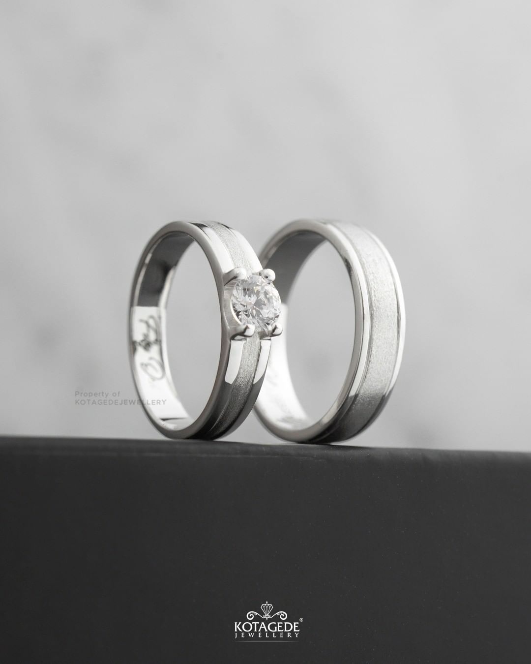 Cincin Kawin Tunangan Platidium Emas Putih List Glossy Couple PTD0633WG