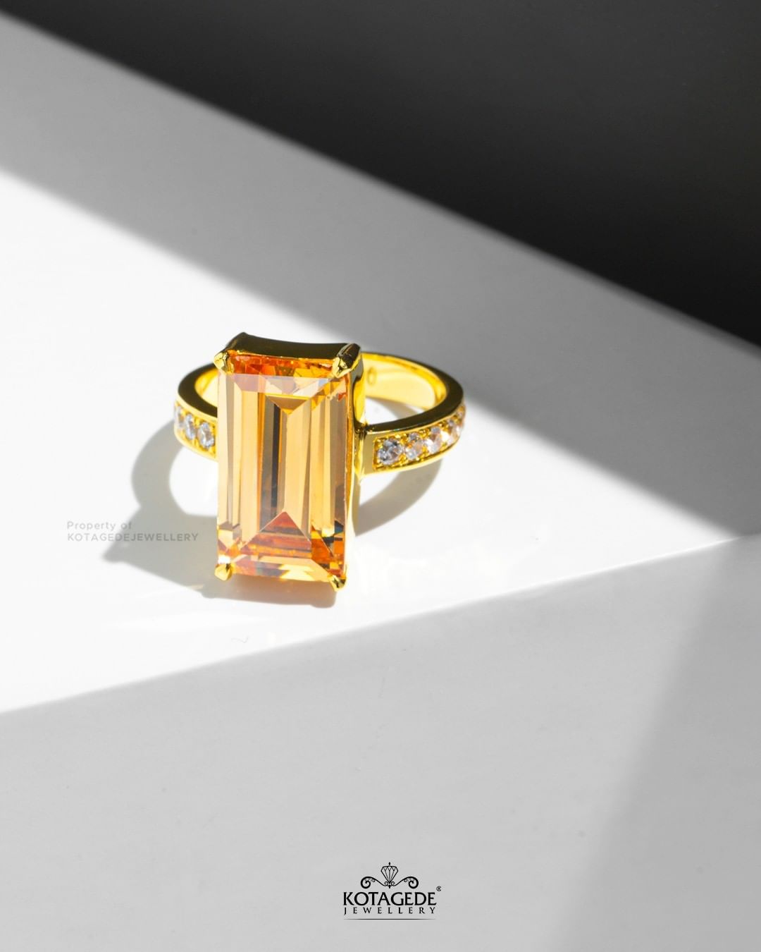 Cincin Kawin Tunangan Emas Kuning Yellow Emerald YG0639