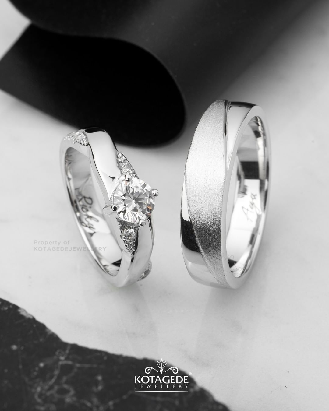 Cincin Kawin Tunangan Platidium Emas Putih Halo Solitaire and Glossy Edge PTD0672WG
