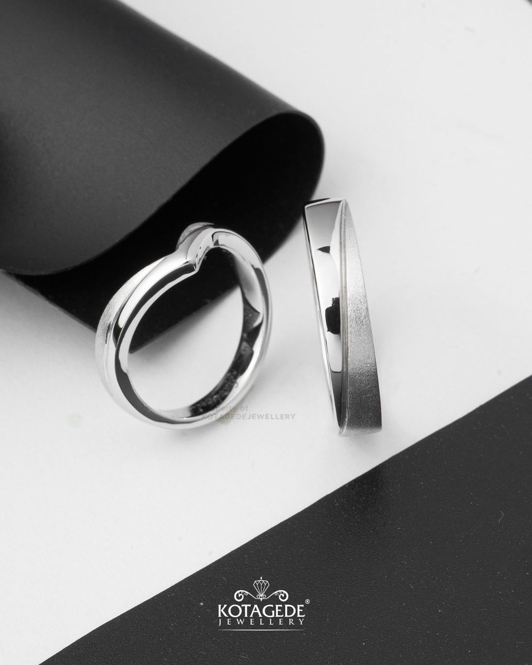Cincin Kawin Tunangan Platidium Glossy Doff Couple PTD0713PTD