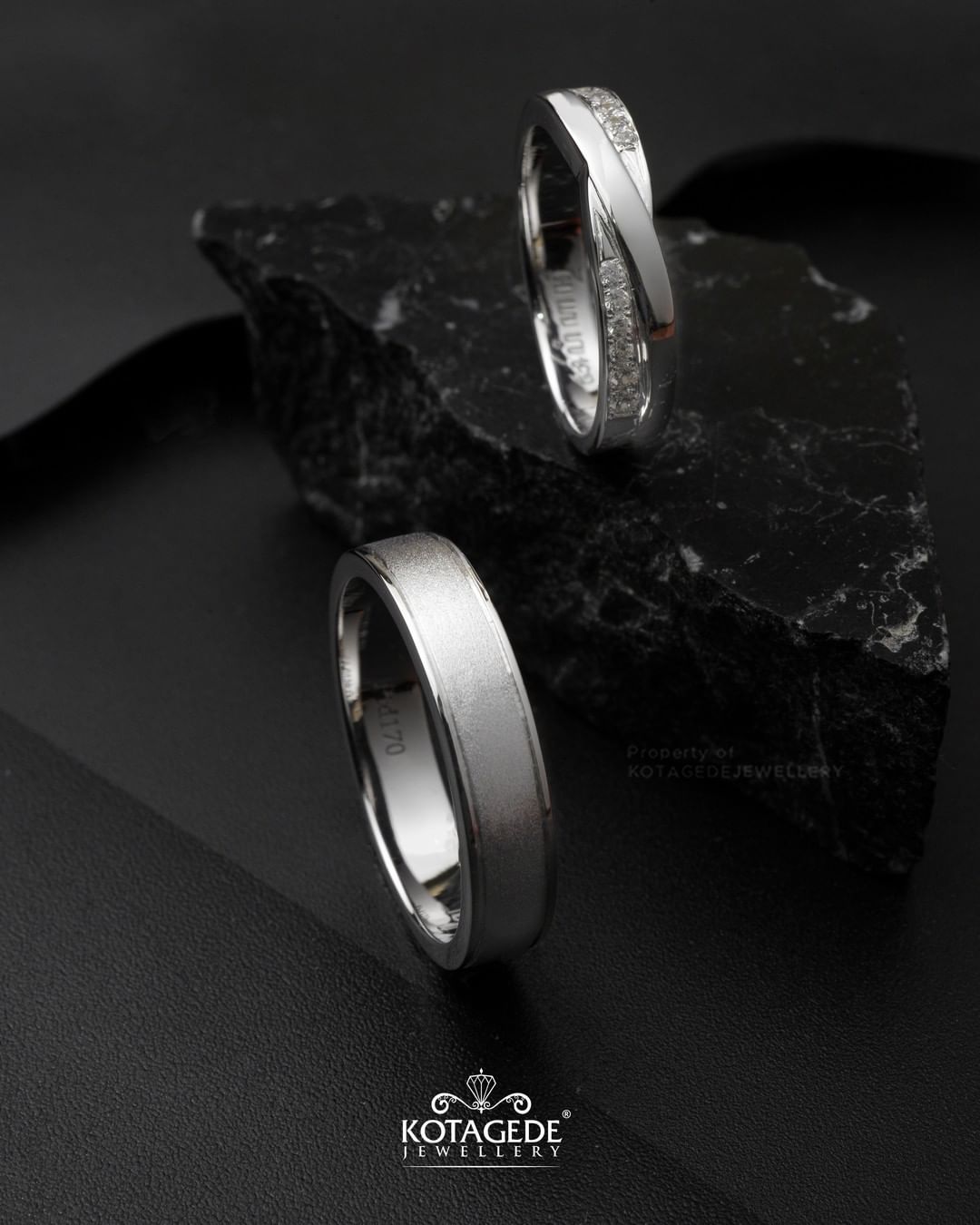 Cincin Kawin Tunangan Platidium Emas Putih Simple Twist PTD0723WG