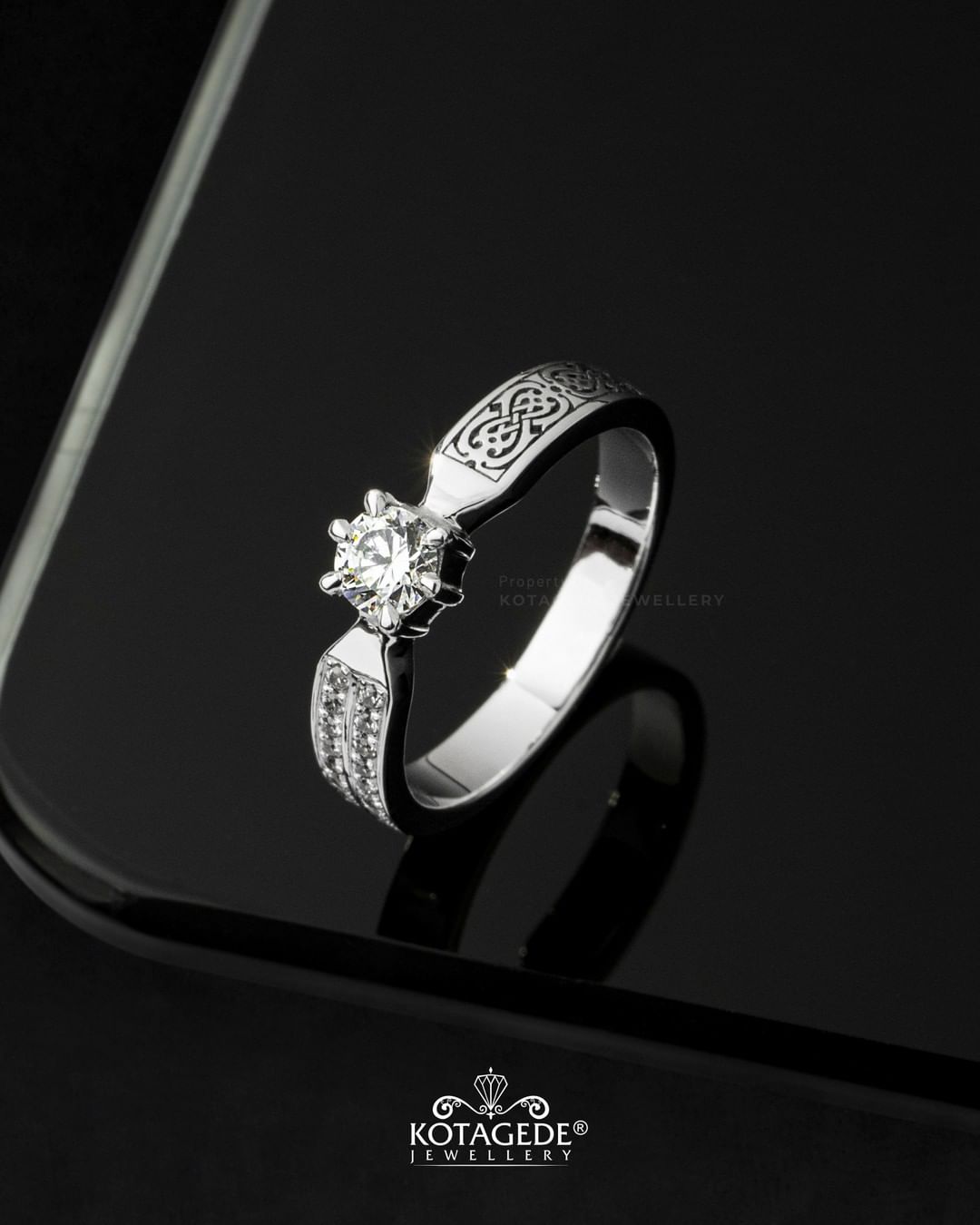 Cincin Kawin Tunangan Emas Putih Premium Laser Batik Borneo WG0733